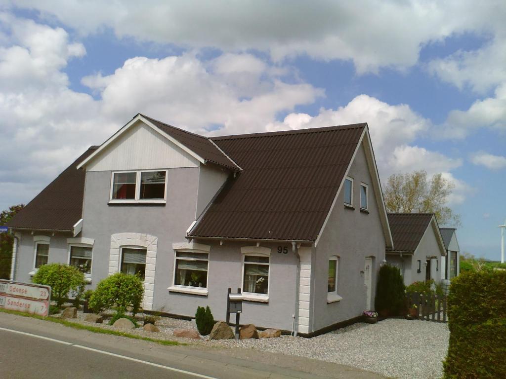Svalegaarden Guesthouse Særslev Exterior foto